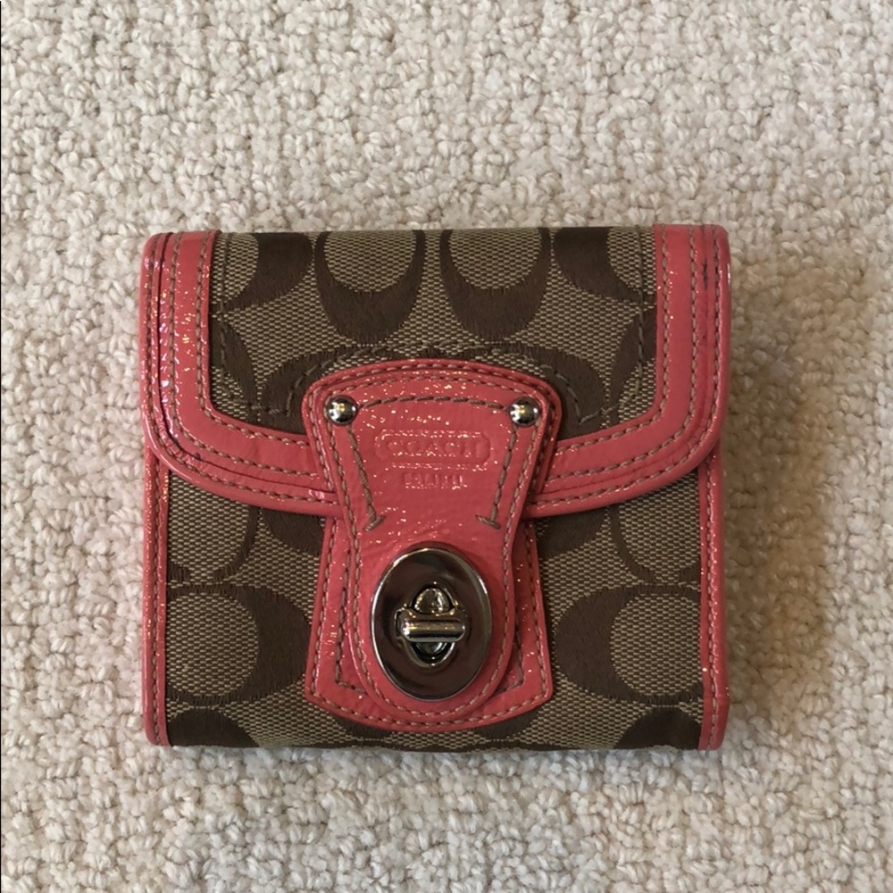 Like new** peach/pink coach wallet